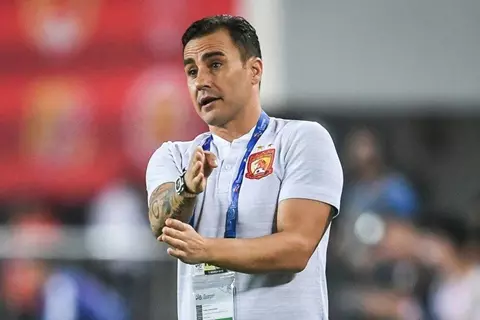 لقيادته نحو حلم المونديال.. كانافارو يقترب من تدريب منتخب أوزبكستان